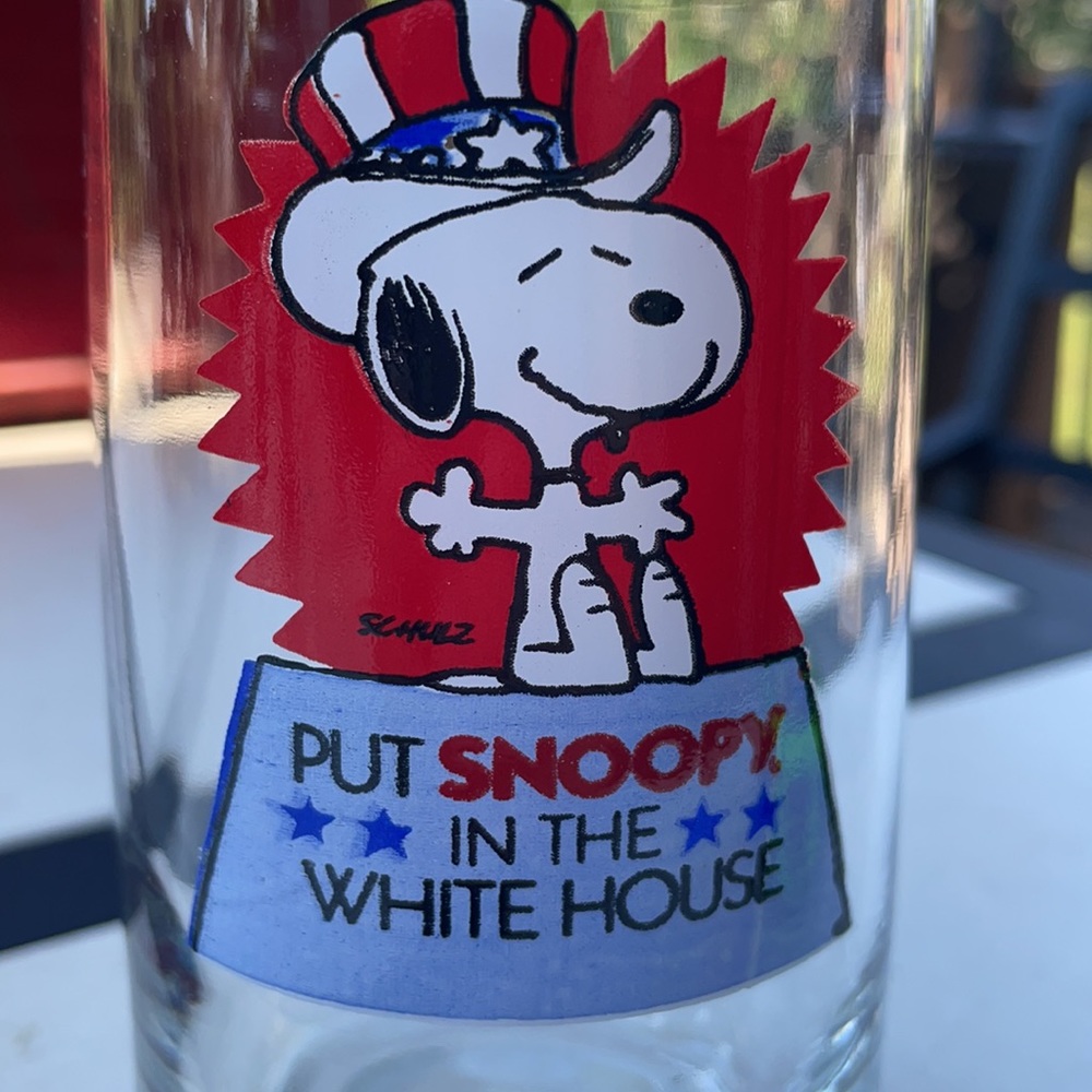 Snoopy “Put Snoopy in the White House” Peanuts Glass - Picture 5 of 5